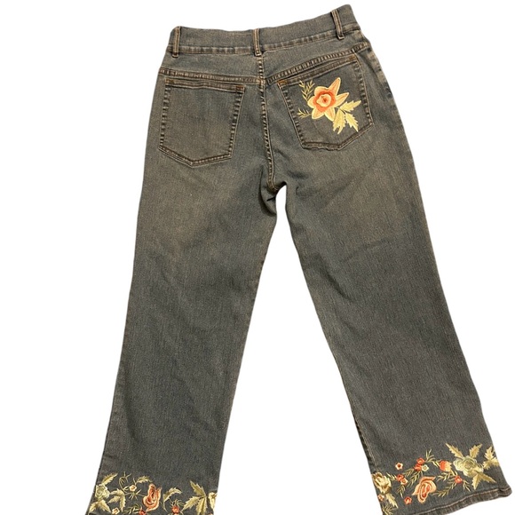 Very Vera Floral Embroidered Womens Bootcut Size 8P Jeans - Picture 5 of 6